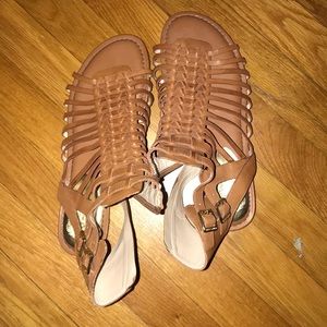 Vince Camuto gladiator sandals 9 1/2
